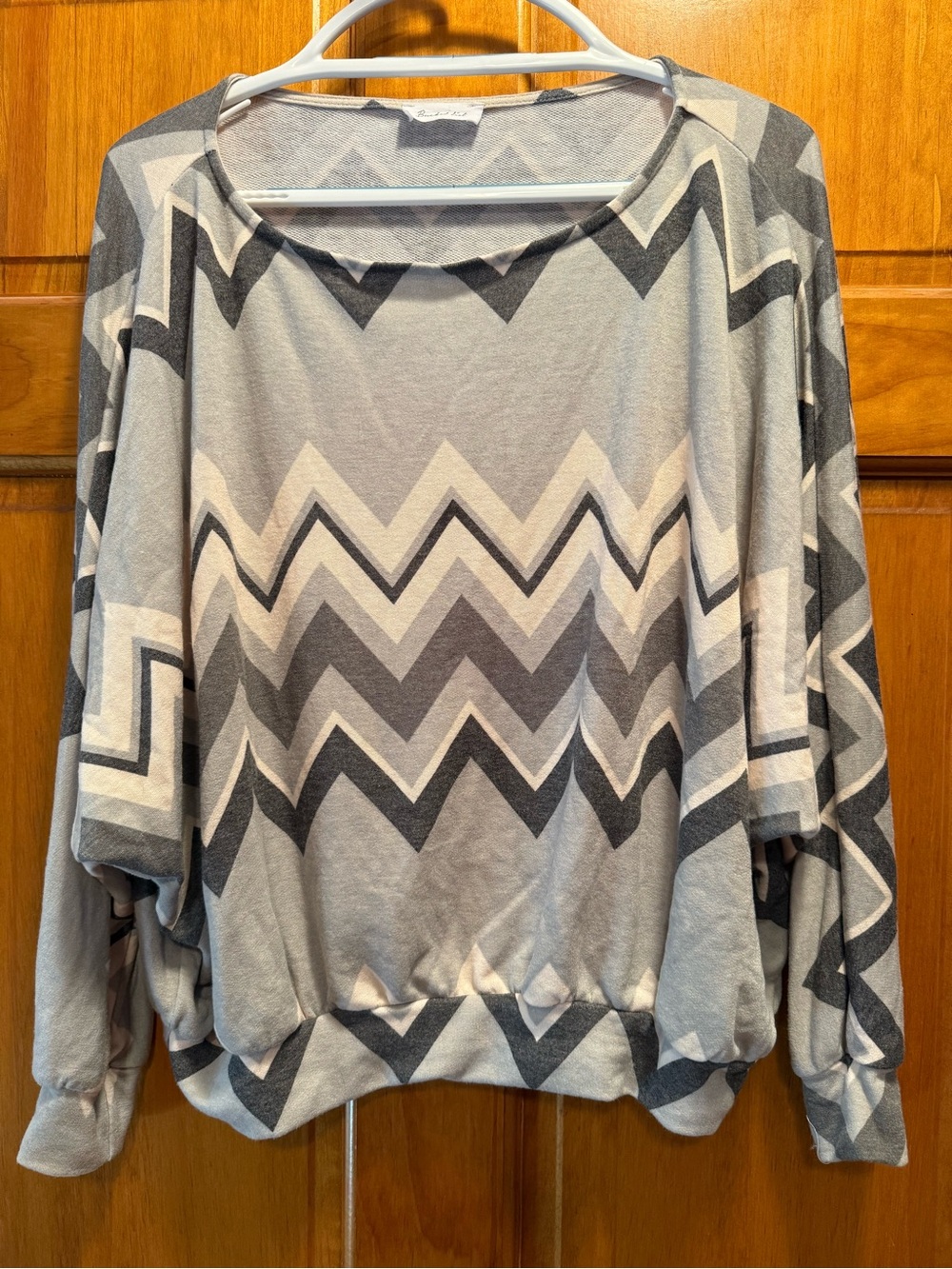 BUCKETLIST Gray & Cream Chevron Long Sleeve Top